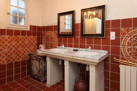 salle de bains carreaux medievaux